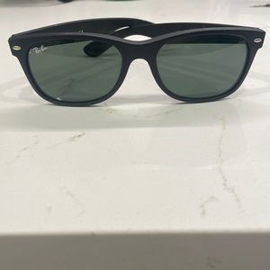 Matte black Ray-Ban Wayfarer